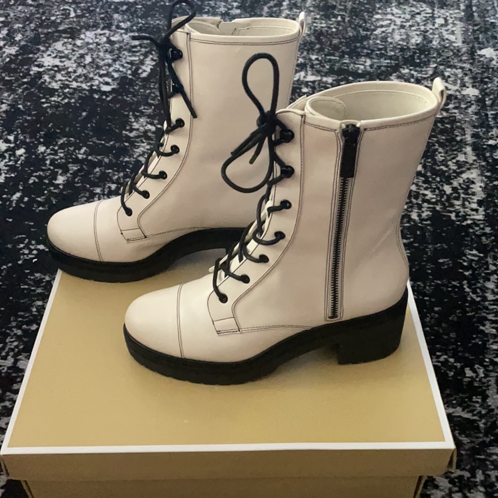 ❤️Michael Kors White Leather Combat Boots Retail $225 New!! - Picture 2 of 8